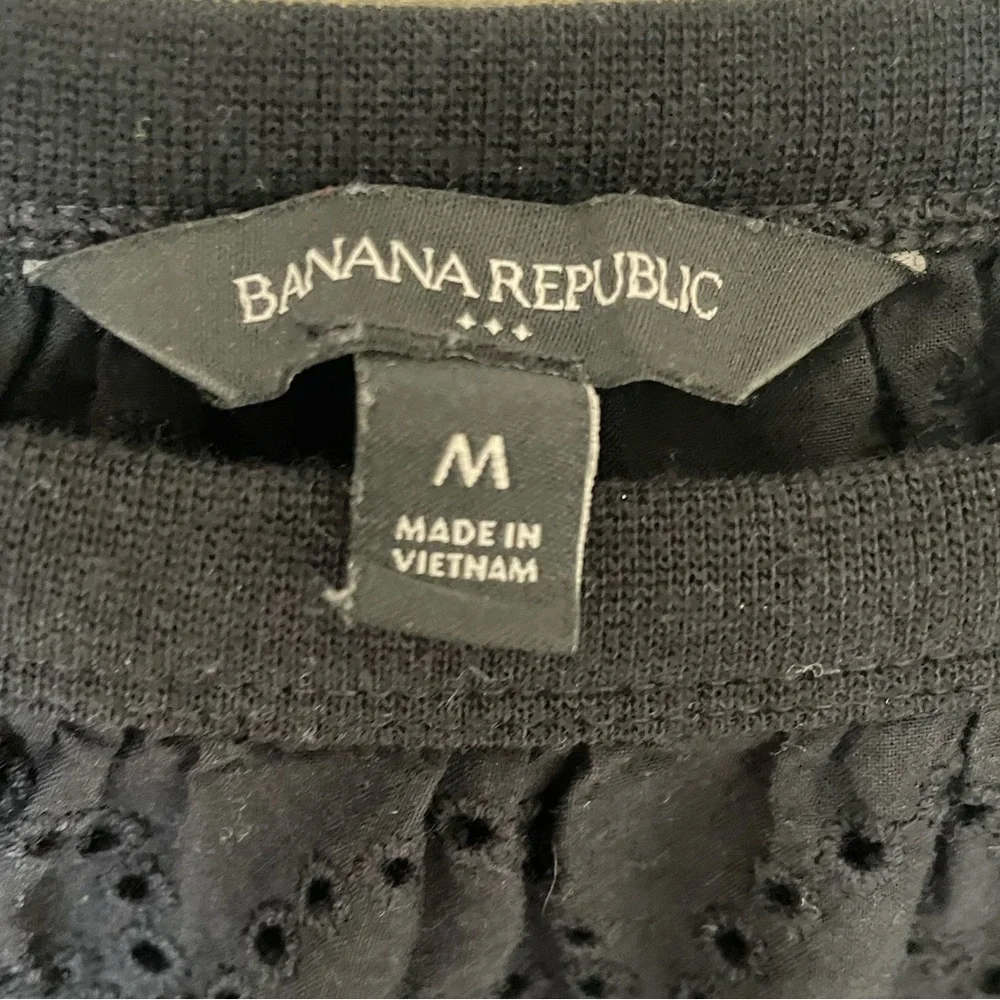 Banana Republic Solid Black Eyelet Detail Sweater Size Medium